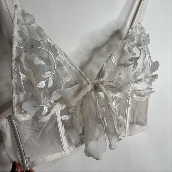 Victoria's Secret Dream Angels 3D Floral Applique Mesh Bralette White Bridal XL - Picture 5 of 10